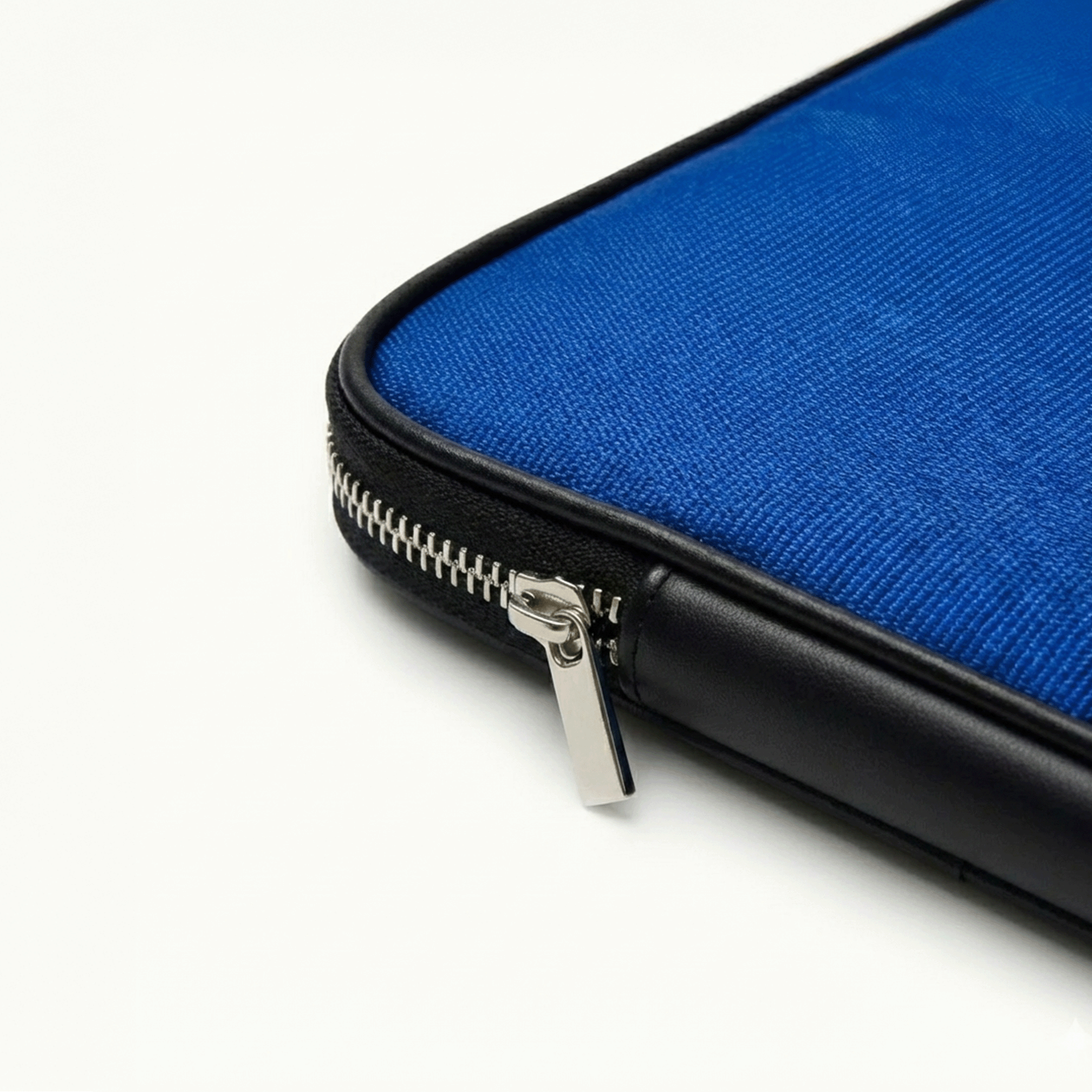 APL core Aegis laptop sleeve